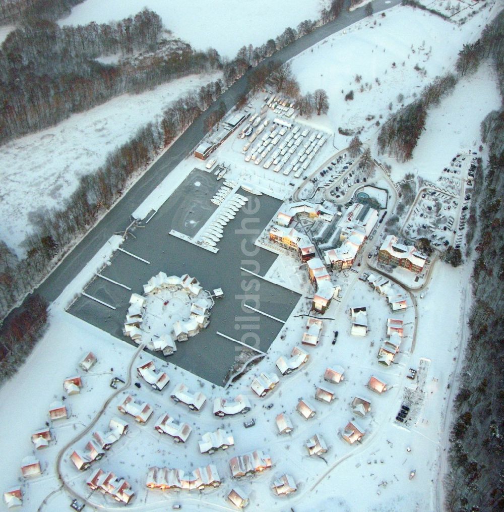 Kleinzerlang aus der Vogelperspektive: Winterluftbild Ferienhaus Anlage Marina Wolfsbruch in Kleinzerlang im Bundesland Brandenburg, Deutschland