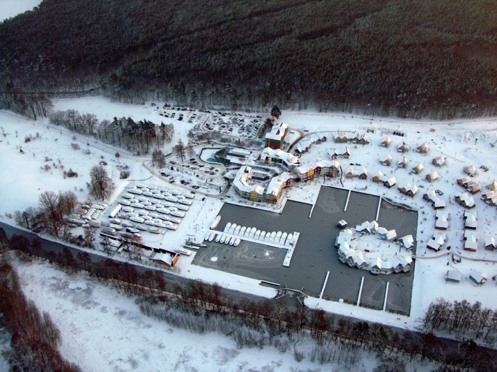 Luftbild Kleinzerlang - Winterluftbild Ferienhaus Anlage Marina Wolfsbruch in Kleinzerlang im Bundesland Brandenburg, Deutschland