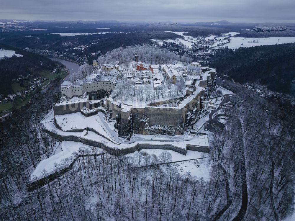 Luftaufnahme Königstein - Winterluftbild Festung Königstein an der Elbe im Landkreis Sächsische Schweiz-Osterzgebirge im Bundesland Sachsen