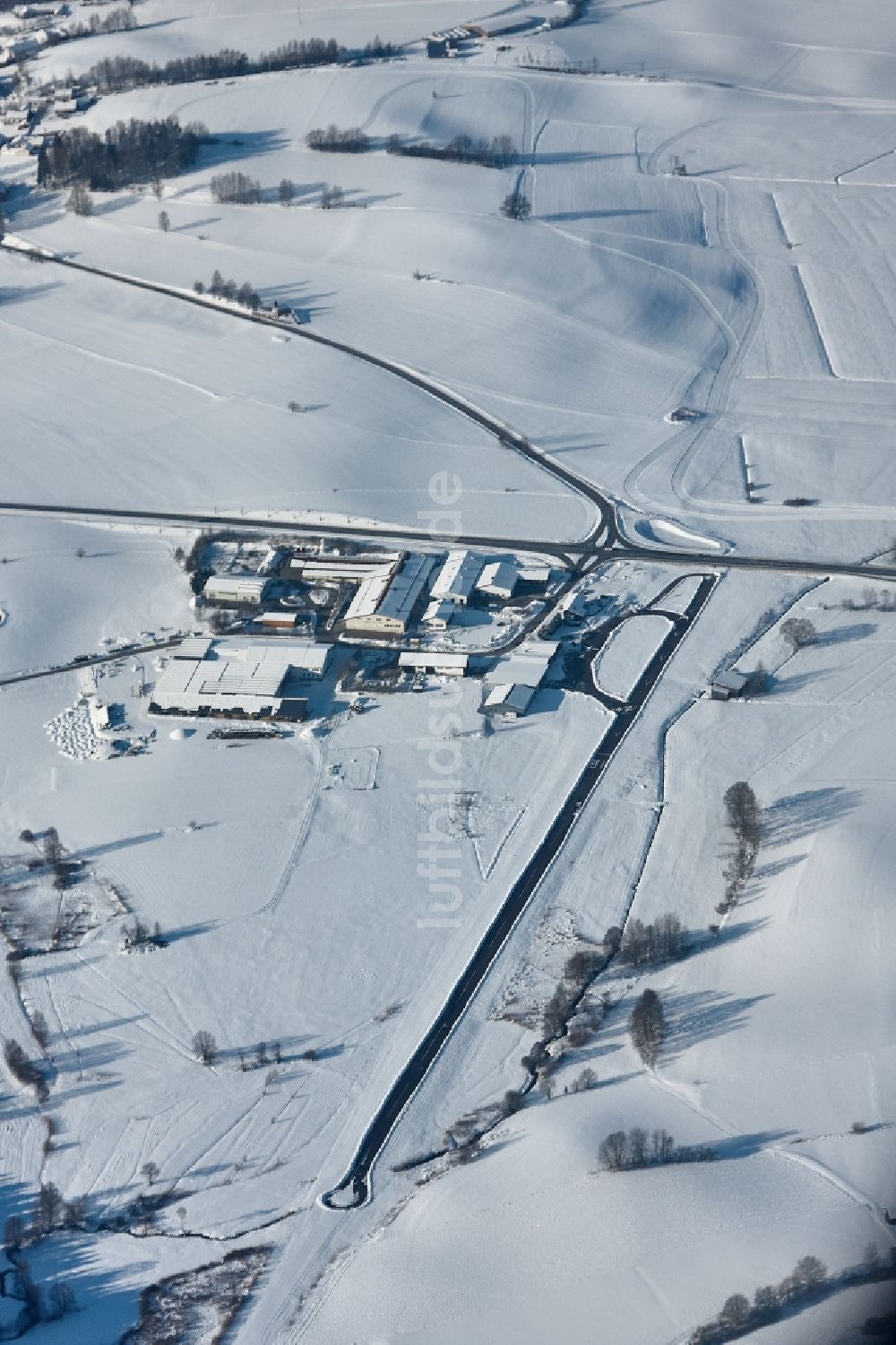 Arnbruck aus der Vogelperspektive: Winterluftbild vom Flugplatz Arnbruck im Bundesland Bayern, Deutschland