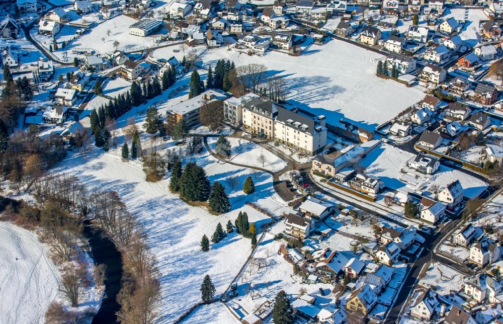 Luftaufnahme Arnsberg - Winterluftbild - Gebäude des Altersheim - Seniorenresidenz des Elisabethheim im Ortsteil Glösingen in Arnsberg im Bundesland Nordrhein-Westfalen