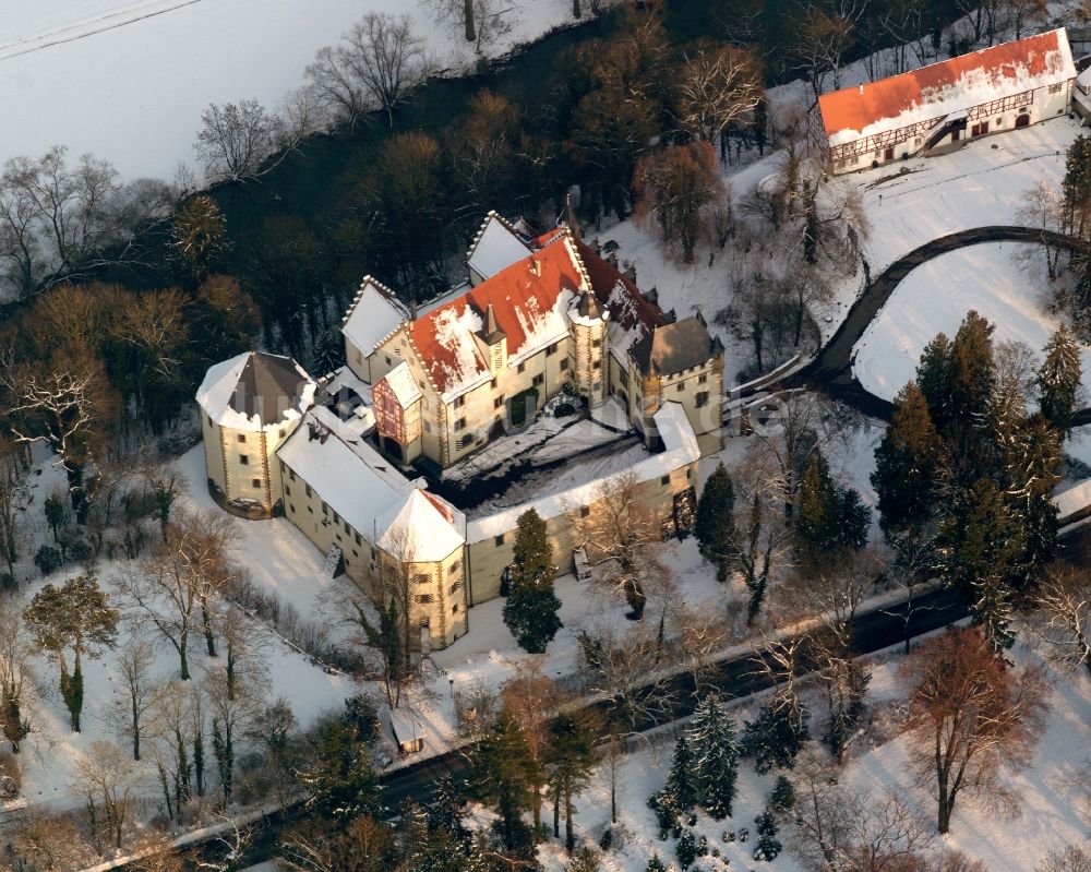 Jagsthausen von oben - Winterluftbild Gebäude des Schlosshotel Schlosshotel Götzenburg in Jagsthausen im Bundesland Baden-Württemberg, Deutschland