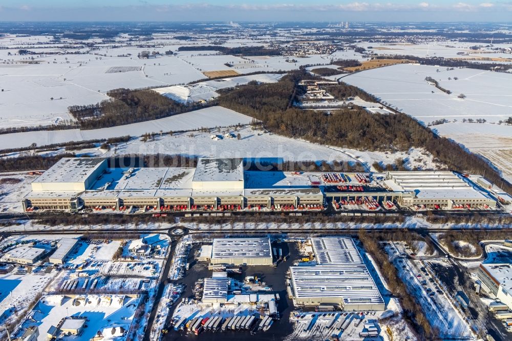 Werl aus der Vogelperspektive: Winterluftbild Gebäudekomplex und Gelände des Logistikzentrums A T U im Ortsteil Sönnern in Werl im Bundesland Nordrhein-Westfalen, Deutschland