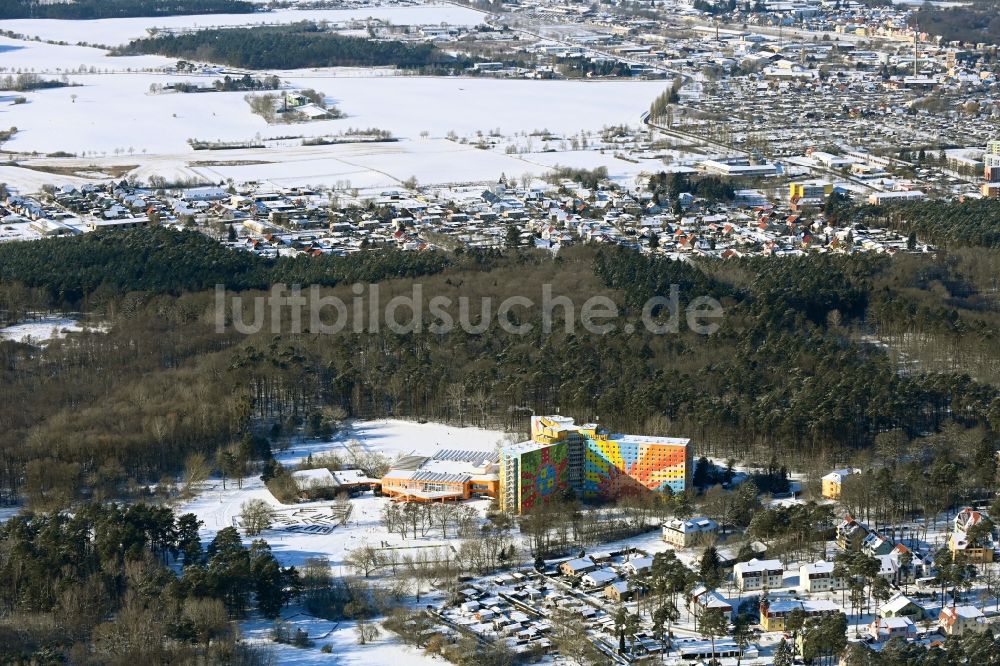 Luftaufnahme Templin - Winterluftbild Gebäudekomplex der Hotelanlage AHORN Seehotel Templin in Templin im Bundesland Brandenburg, Deutschland