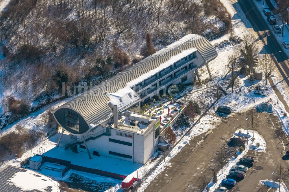 Luftbild Bottrop - Winterluftbild Gebäudekomplex der Hotelanlage chillten bottrop an der Gungstraße in Bottrop im Bundesland Nordrhein-Westfalen, Deutschland