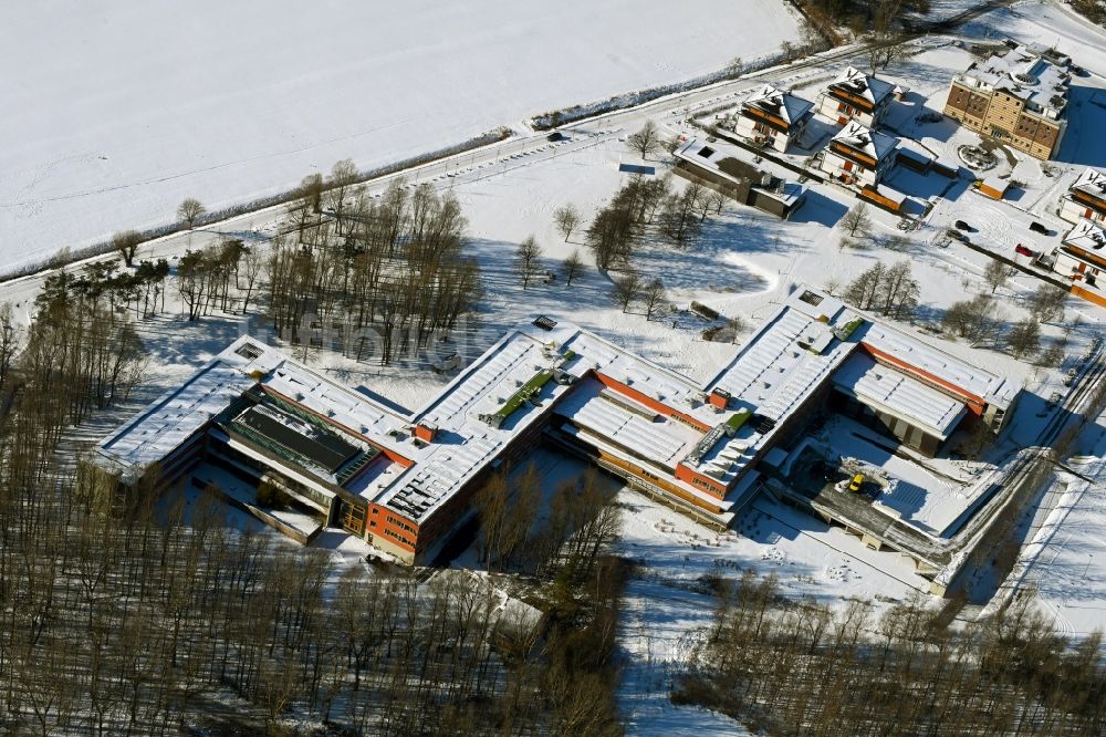 Luftbild Dierhagen - Winterluftbild Gebäudekomplex der Hotelanlage Ostseehotel in Dierhagen im Bundesland Mecklenburg-Vorpommern