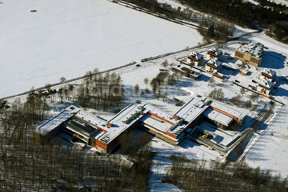 Luftaufnahme Dierhagen - Winterluftbild Gebäudekomplex der Hotelanlage Ostseehotel in Dierhagen im Bundesland Mecklenburg-Vorpommern