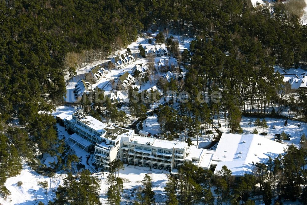 Luftbild Dierhagen - Winterluftbild Gebäudekomplex der Hotelanlage Strandhotel Fischland in Dierhagen im Bundesland Mecklenburg-Vorpommern, Deutschland