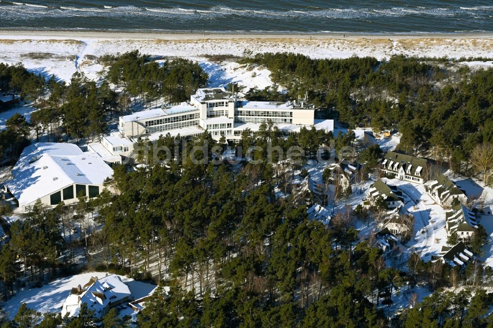 Luftbild Dierhagen - Winterluftbild Gebäudekomplex der Hotelanlage Strandhotel Fischland in Dierhagen im Bundesland Mecklenburg-Vorpommern, Deutschland