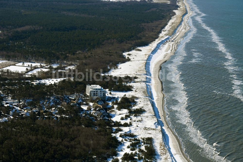 Luftbild Dierhagen - Winterluftbild Gebäudekomplex der Hotelanlage Strandhotel Fischland in Dierhagen im Bundesland Mecklenburg-Vorpommern, Deutschland