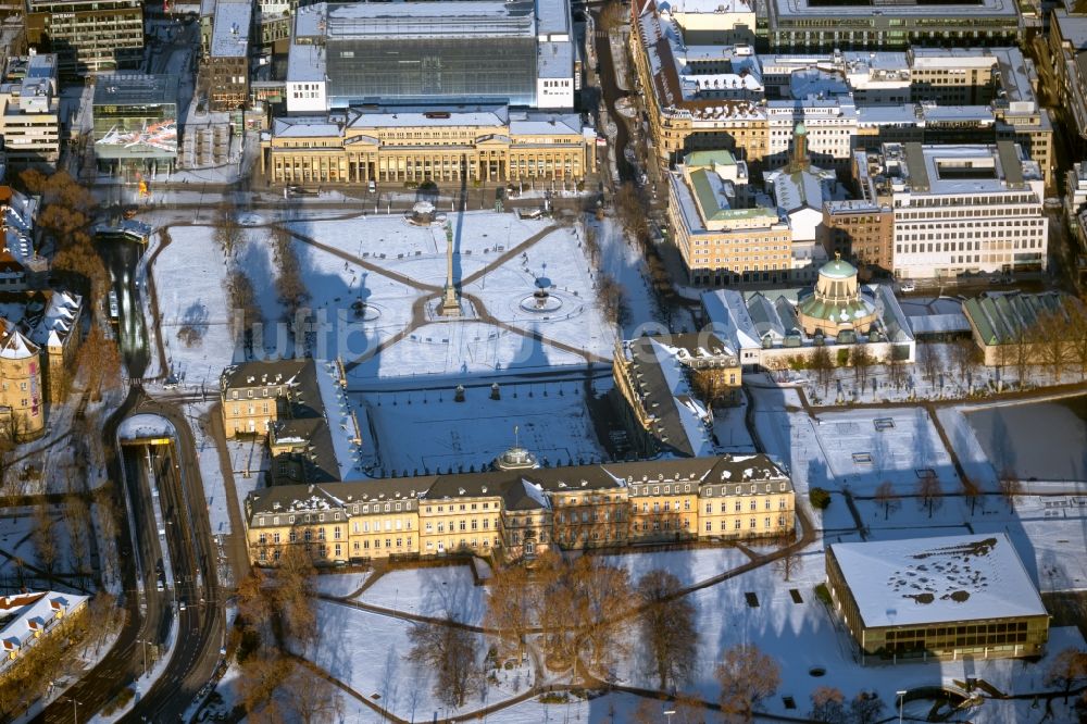 Stuttgart von oben - Winterluftbild Gebäudekomplex im Schlosspark von Schloss Neues Schloss am Schlossplatz in Stuttgart im Bundesland Baden-Württemberg, Deutschland