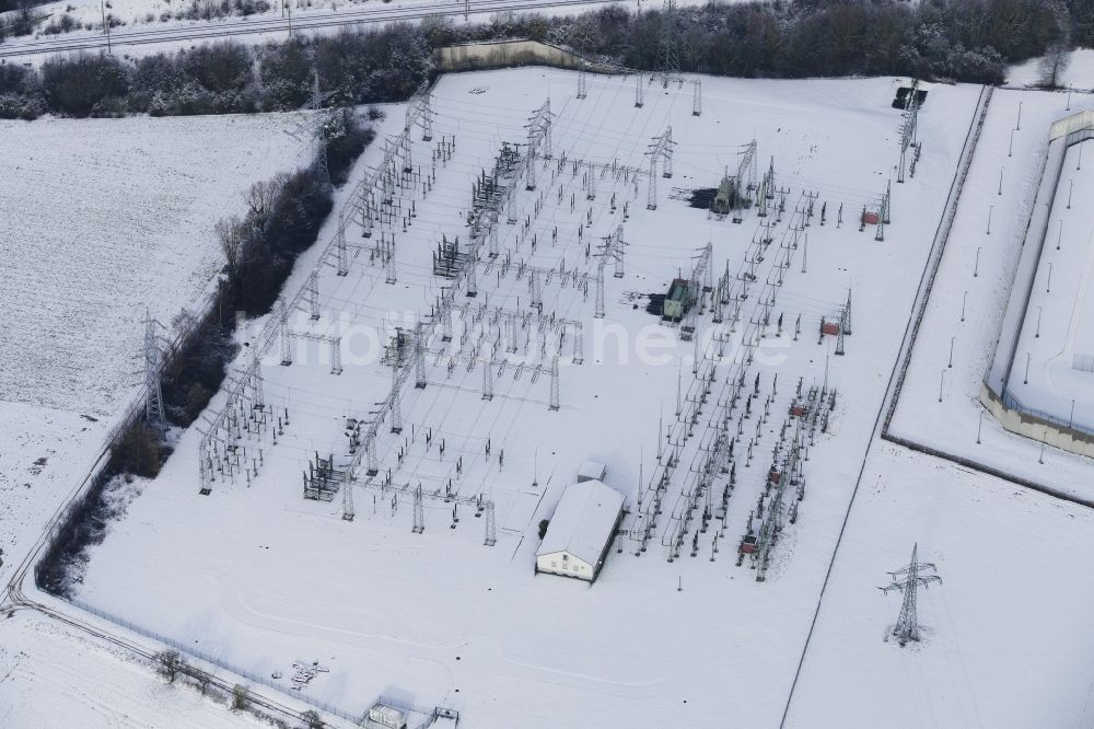 Rosdorf von oben - Winterluftbild Gelände des Umspannwerkes Rosdorf in Rosdorf im Bundesland Niedersachsen, Deutschland