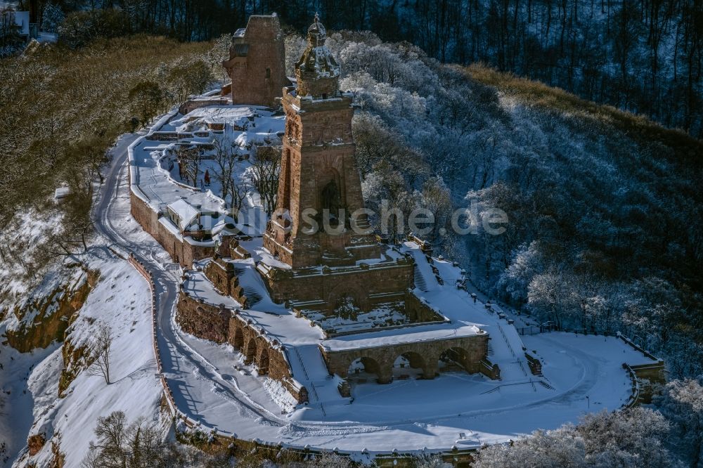 Luftbild Kyffhäuserland - Winterluftbild Geschichts- Denkmal Kyffhäuserdenkmals bei Steinthaleben in Kyffhäuserland im Bundesland Thüringen