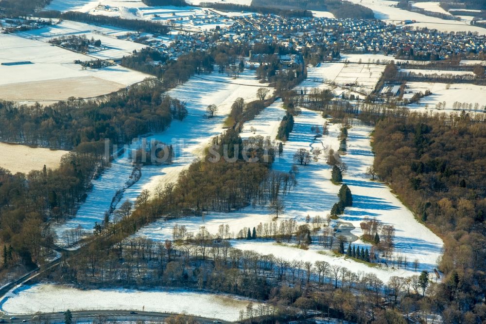 Luftbild Arnsberg - Winterluftbild Golfplatz Golfclub Sauerland e.V. im Ortsteil Neheim-Hüsten in Arnsberg im Bundesland Nordrhein-Westfalen