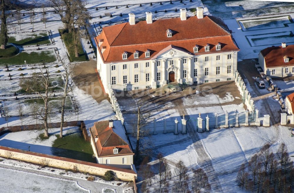 Luftaufnahme Meseberg - Winterluftbild Gästehaus Schloß Meseberg der Bundesregierung in Meseberg im Bundesland Brandenburg