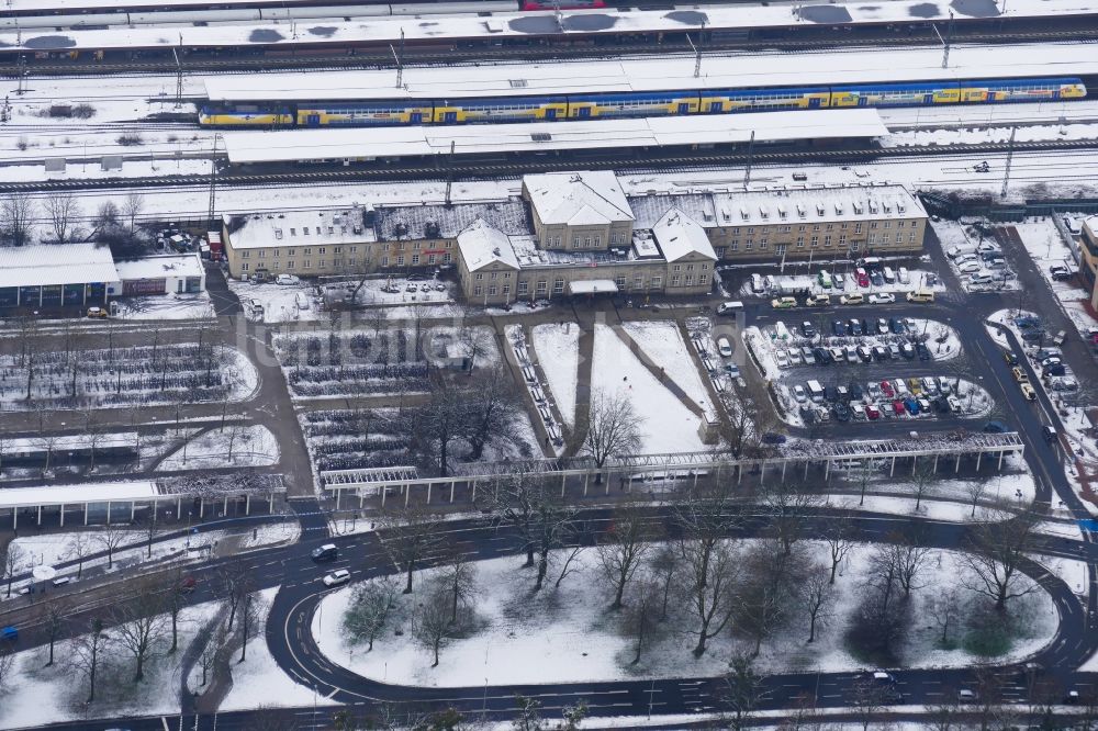 Luftbild Göttingen - Winterluftbild Hauptbahnhof der Stadt Göttingen in Göttingen im Bundesland Niedersachsen, Deutschland