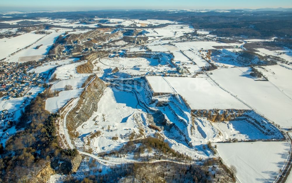 Luftbild Warstein - Winterluftbild Kalk Minen- Tagebau in Warstein im Bundesland Nordrhein-Westfalen