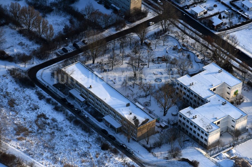 Luftbild Berlin - Winterluftbild Kindergärten NordOst Zu den Seen im Stadtteil Mahlsdorf in Berlin