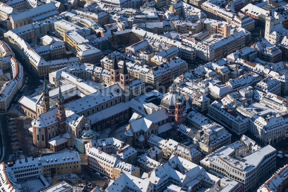 Luftbild Würzburg - Winterluftbild Kirchengebäude des Domes in der Altstadt in Würzburg im Bundesland Bayern, Deutschland