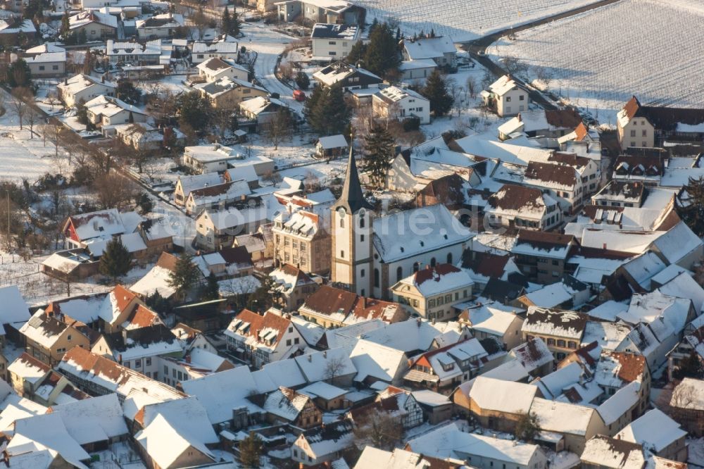 Landau in der Pfalz von oben - Winterluftbild Kirchengebäude der Evangelischen Kirche im Altstadt- Zentrum im Ortsteil Mörzheim in Landau in der Pfalz im Bundesland Rheinland-Pfalz, Deutschland