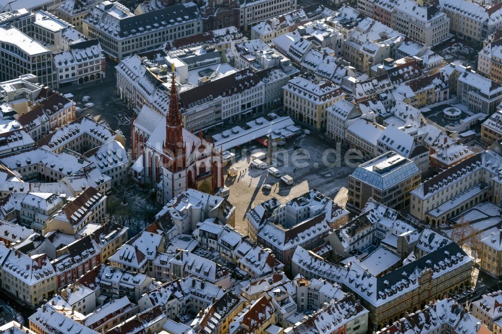 Würzburg von oben - Winterluftbild Kirchengebäude Marienkapelle im Altstadt- Zentrum in Würzburg im Bundesland Bayern, Deutschland