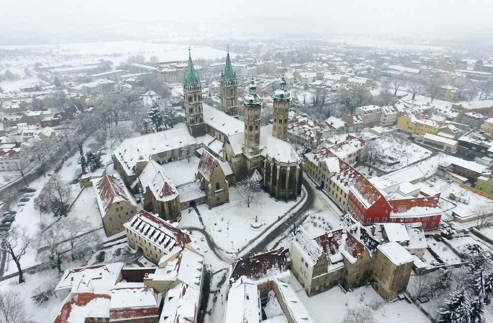 Luftbild Naumburg (Saale) - Winterluftbild Kirchengebäude Naumburger Dom am Domplatz in Naumburg (Saale) im Bundesland Sachsen-Anhalt, Deutschland