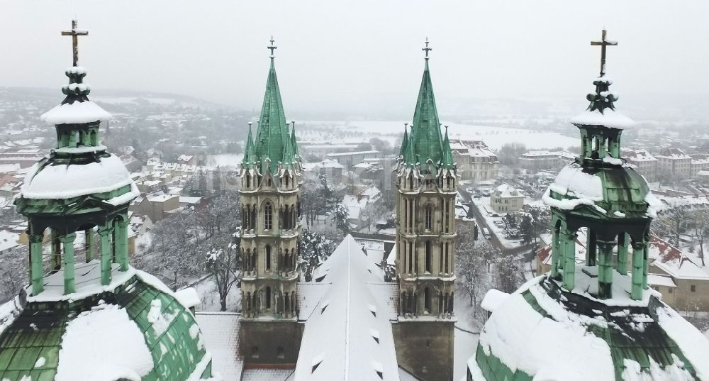 Naumburg (Saale) aus der Vogelperspektive: Winterluftbild Kirchengebäude Naumburger Dom am Domplatz in Naumburg (Saale) im Bundesland Sachsen-Anhalt, Deutschland