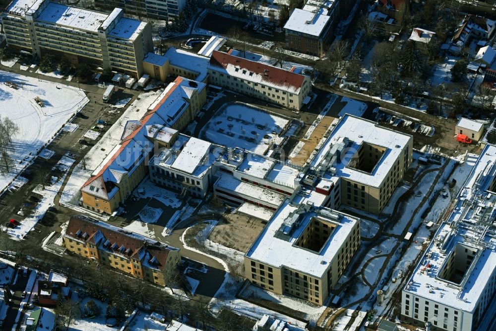 Luftaufnahme Berlin - Winterluftbild Klinikgelände des Krankenhauses Vivantes Klinikum Kaulsdorf im Ortsteil Kaulsdorf in Berlin, Deutschland