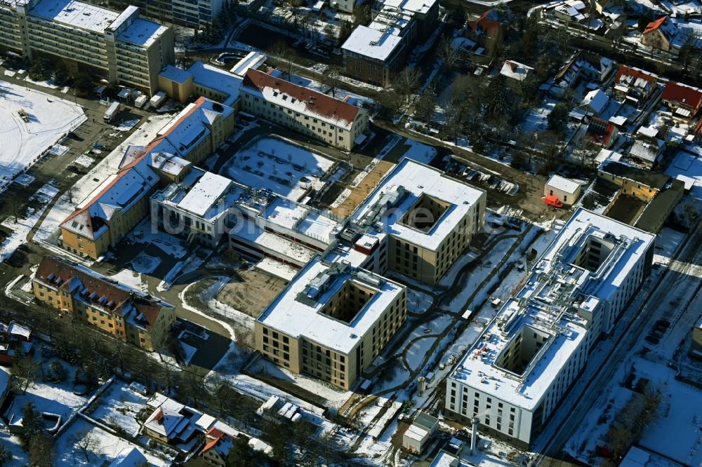 Berlin von oben - Winterluftbild Klinikgelände des Krankenhauses Vivantes Klinikum Kaulsdorf im Ortsteil Kaulsdorf in Berlin, Deutschland