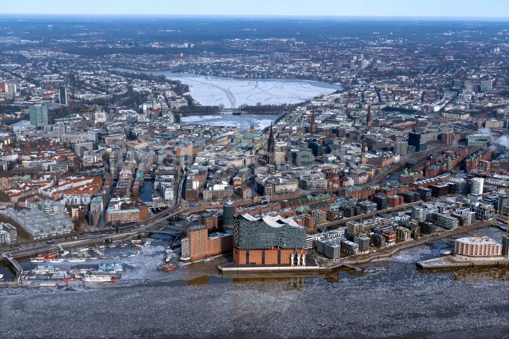 Hamburg aus der Vogelperspektive: Winterluftbild Konzerthaus Elbphilharmonie in Hamburg