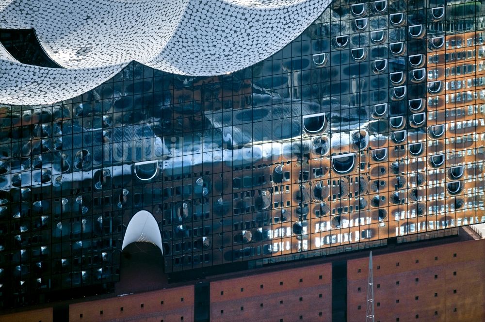 Luftbild Hamburg - Winterluftbild Konzerthaus Elbphilharmonie in Hamburg