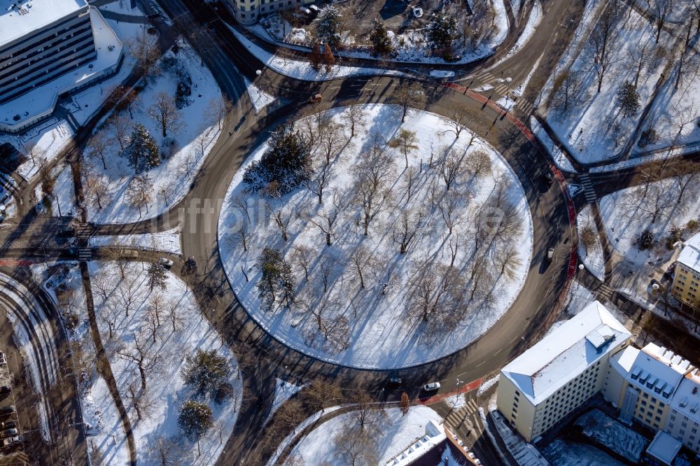 Würzburg aus der Vogelperspektive: Winterluftbild Kreisverkehr - Straßenverlauf Zwischen Haugering und Martin-Luther-Straße in Würzburg im Bundesland Bayern, Deutschland