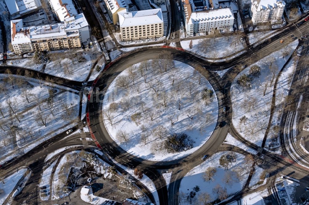 Würzburg von oben - Winterluftbild Kreisverkehr - Straßenverlauf Zwischen Haugering und Martin-Luther-Straße in Würzburg im Bundesland Bayern, Deutschland