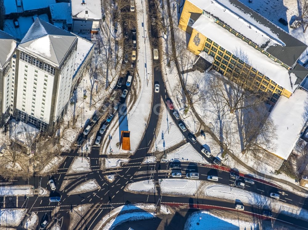 Bochum aus der Vogelperspektive: Winterluftbild Kurt-Schumacher-Platz im Ortsteil Innenstadt in Bochum im Bundesland Nordrhein-Westfalen, Deutschland