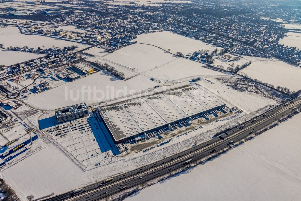 Kamen aus der Vogelperspektive: Winterluftbild Logistikzentrum der Woolworth GmbH in Kamen im Bundesland Nordrhein-Westfalen, Deutschland