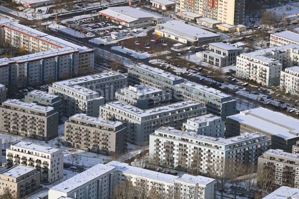 Luftbild Berlin - Winterluftbild Mehrfamilienhaus-Wohnanlage Stadtgut im Ortsteil Hellersdorf in Berlin, Deutschland