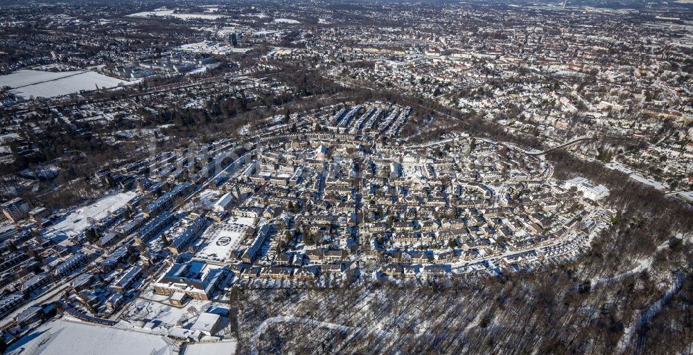 Essen von oben - Winterluftbild Mehrfamilienhaussiedlung im Ortsteil Margarethenhöhe in Essen im Bundesland Nordrhein-Westfalen, Deutschland