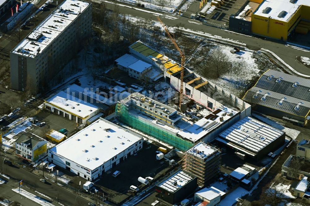 Luftaufnahme Berlin - Winterluftbild Neubau- Baustelle im Gewerbegebiet an der Berliner Allee im Ortsteil Weißensee in Berlin, Deutschland