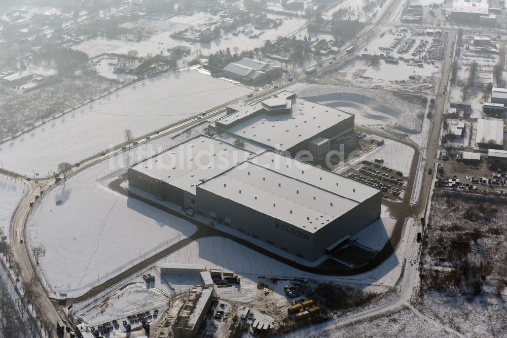 Hoppegarten von oben - Winterluftbild Neubau der Europazentrale Clinton in Hoppegarten im Bundesland Brandenburg