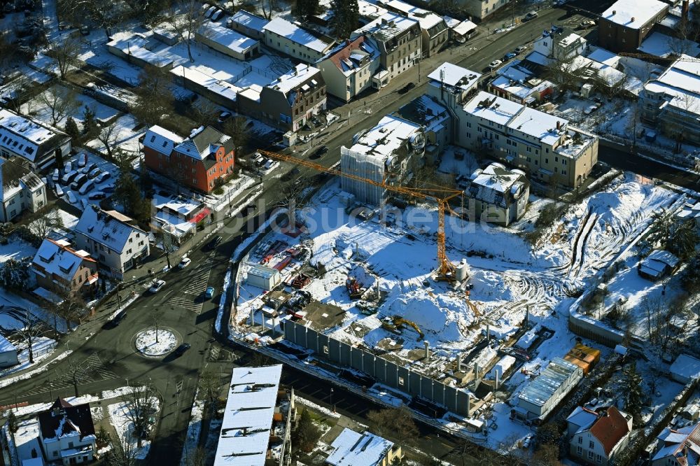 Berlin von oben - Winterluftbild Neubau des Gebäudekomplexes des LIDL- Einkaufszentrum im Ortsteil Mahlsdorf in Berlin, Deutschland