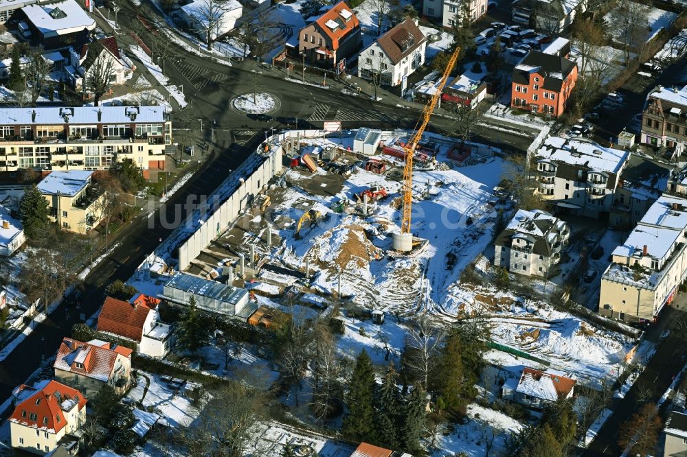 Berlin von oben - Winterluftbild Neubau des Gebäudekomplexes des LIDL- Einkaufszentrum im Ortsteil Mahlsdorf in Berlin, Deutschland