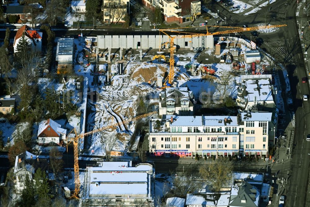 Berlin von oben - Winterluftbild Neubau des Gebäudekomplexes des LIDL- Einkaufszentrum im Ortsteil Mahlsdorf in Berlin, Deutschland