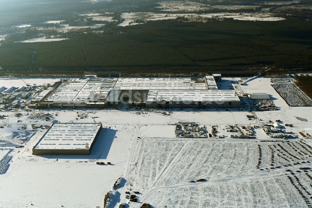 Luftbild Grünheide (Mark) - Winterluftbild Neubau der Tesla Gigafactory 4 im Ortsteil Freienbrink in Grünheide (Mark) im Bundesland Brandenburg, Deutschland