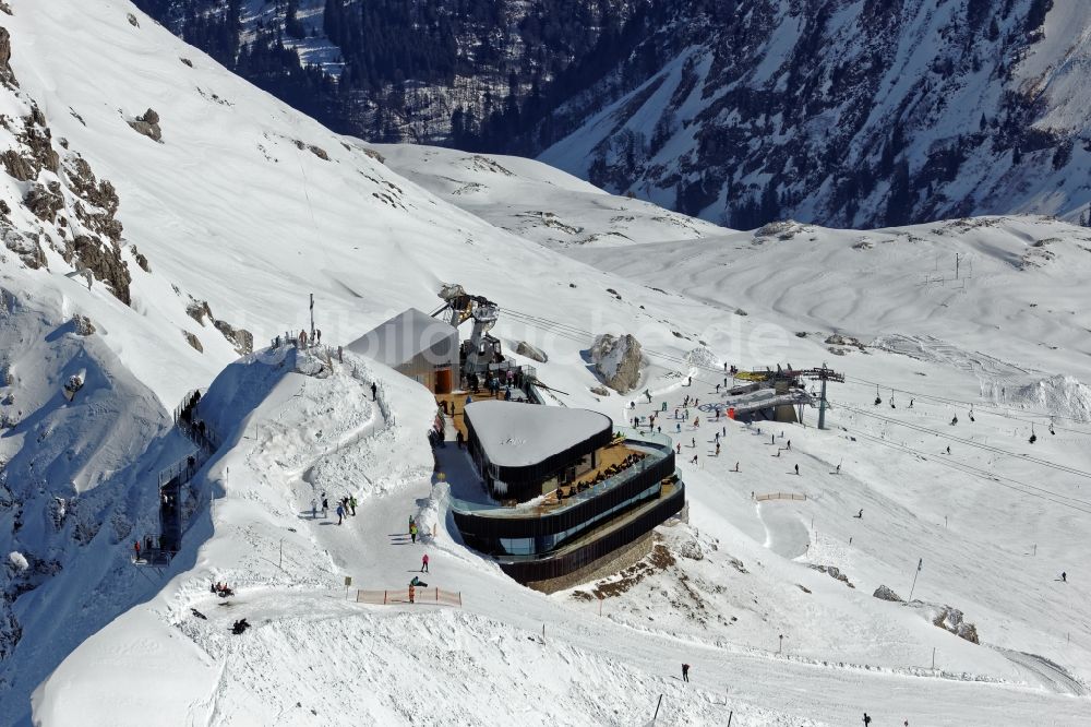 Oberstdorf von oben - Winterluftbild Neue Gipfelstation und Nordwandsteig der Nebelhornbahn in Oberstdorf im Bundesland Bayern