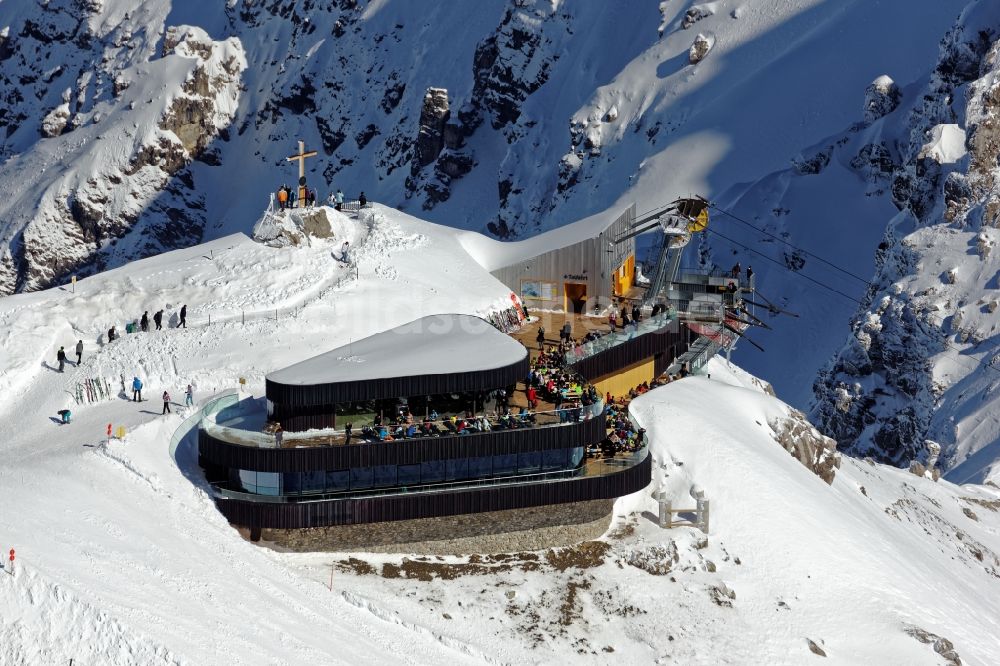 Oberstdorf von oben - Winterluftbild Neue Gipfelstation und Nordwandsteig der Nebelhornbahn in Oberstdorf im Bundesland Bayern