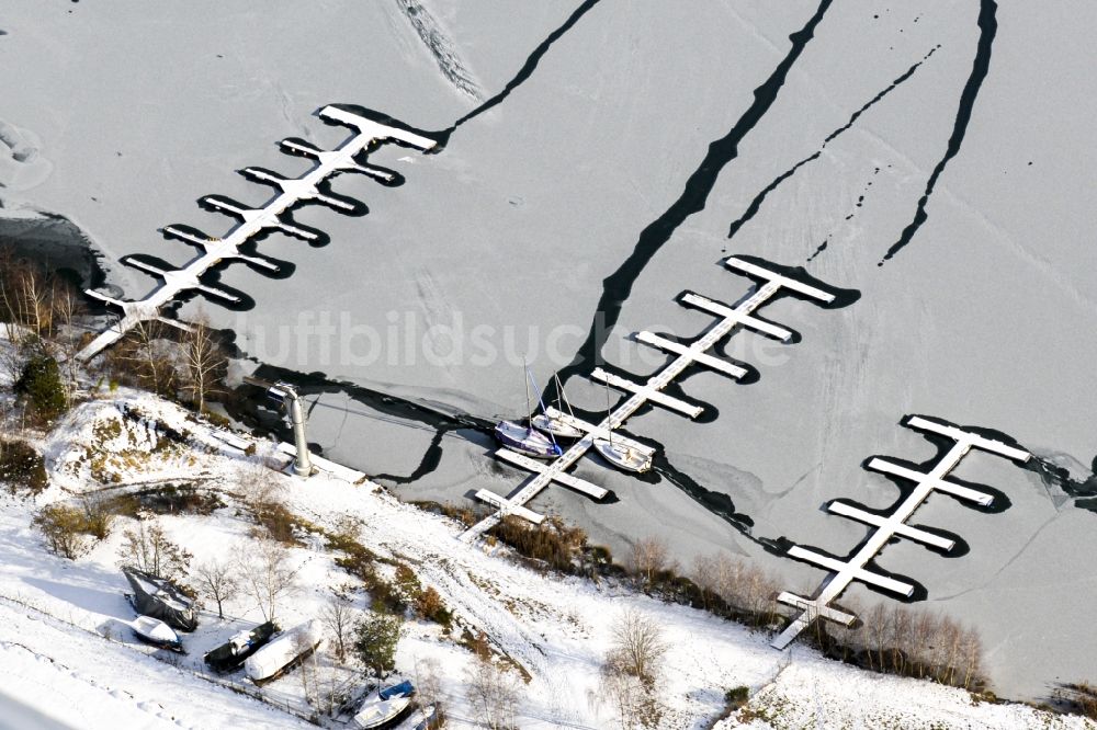 Wackersdorf aus der Vogelperspektive: Winterluftbild Oberpfälzer Seenland in Wackersdorf im Bundesland Bayern, Deutschland