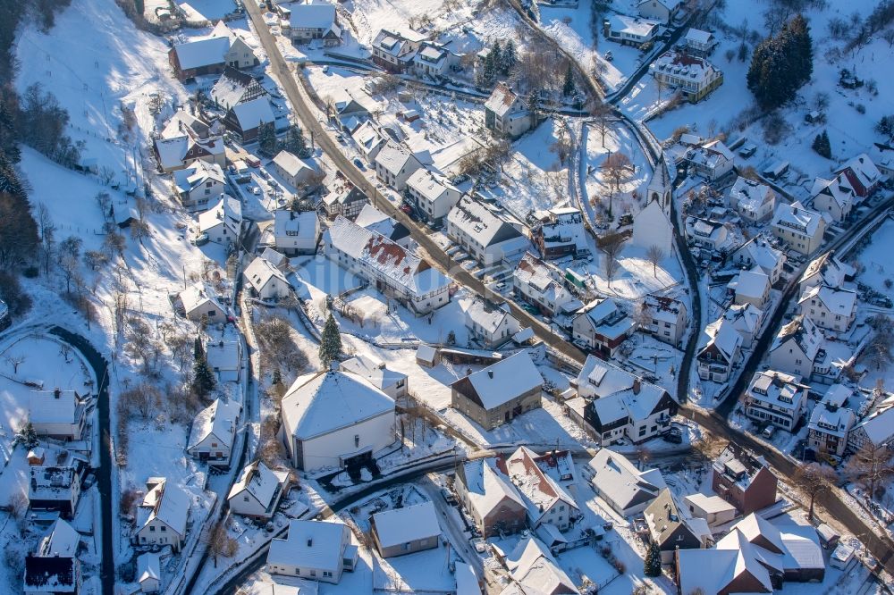 Luftbild Brilon - Winterluftbild Ortsansicht im Ortsteil Messinghausen in Brilon im Bundesland Nordrhein-Westfalen