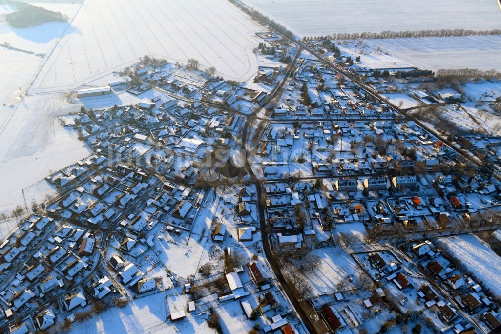 Lübesse von oben - Winterluftbild Ortsansicht am Rande von landwirtschaftlichen Feldern in Lübesse im Bundesland Mecklenburg-Vorpommern, Deutschland