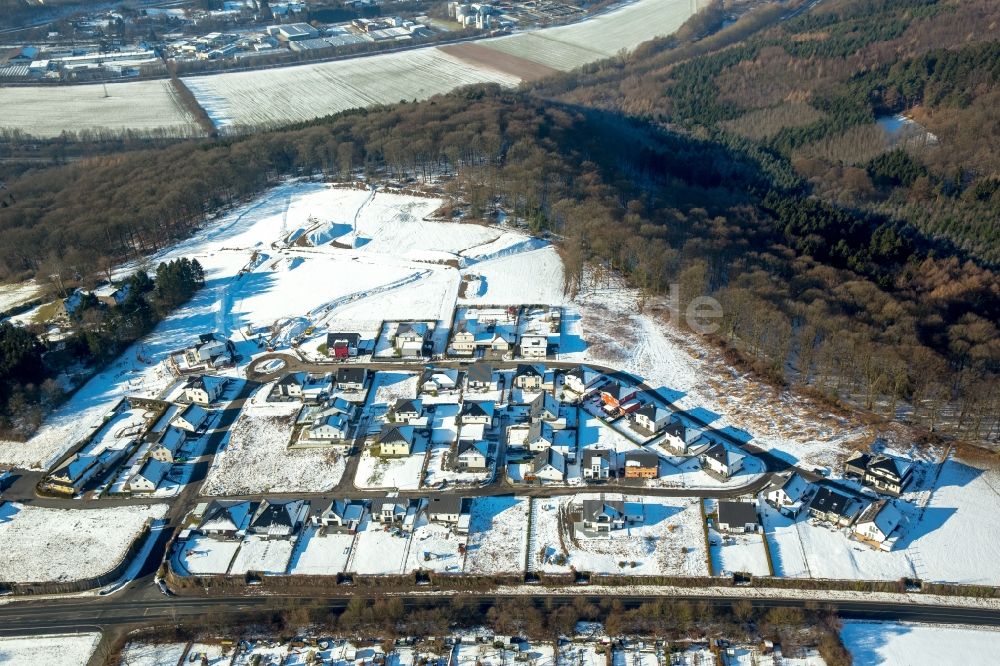 Arnsberg aus der Vogelperspektive: Winterluftbild Parzellen einer Kleingartenanlage Am Wiedenberg im Ortsteil Bergheim in Arnsberg im Bundesland Nordrhein-Westfalen