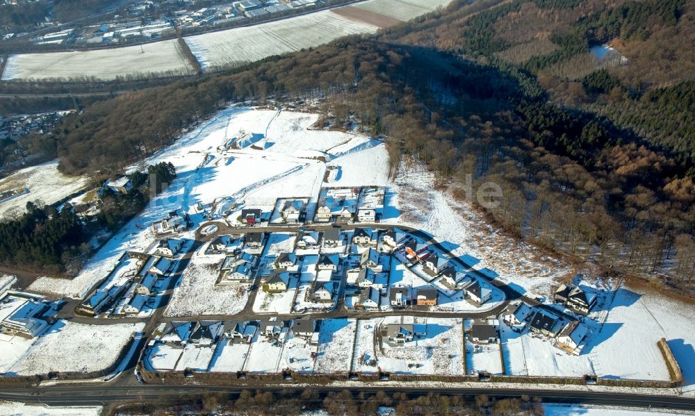 Luftbild Arnsberg - Winterluftbild Parzellen einer Kleingartenanlage Am Wiedenberg im Ortsteil Bergheim in Arnsberg im Bundesland Nordrhein-Westfalen